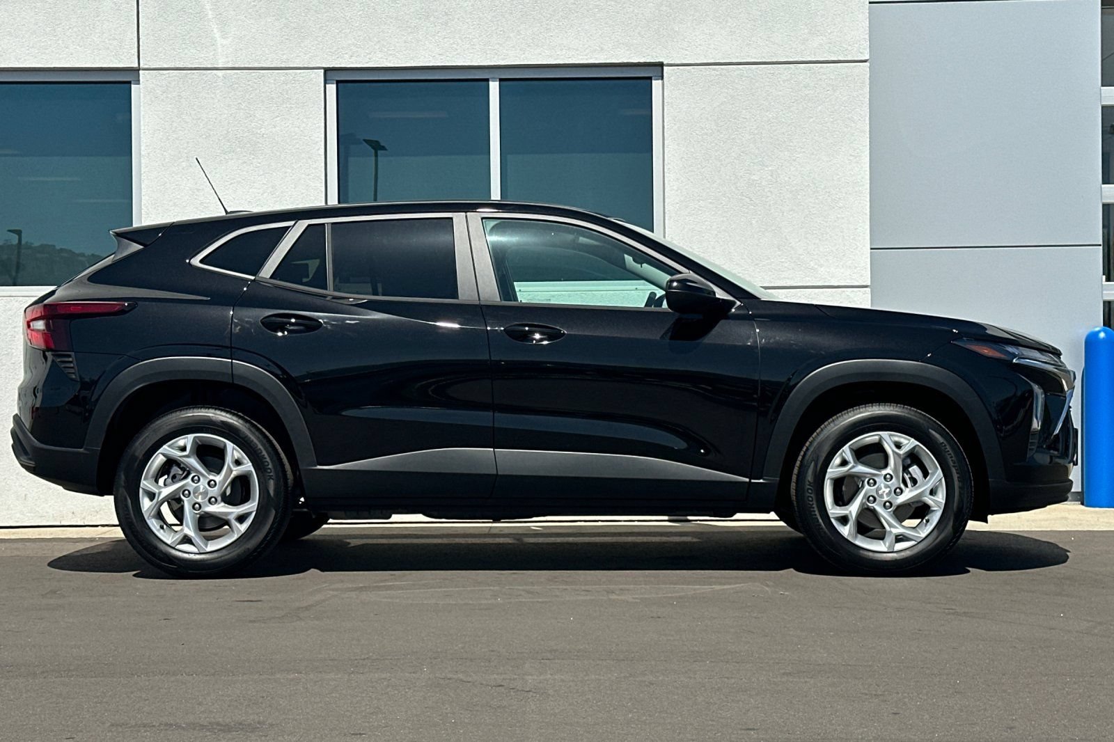 New 2026 Chevrolet Trax LS w/ LS Convenience Package FWD image 3