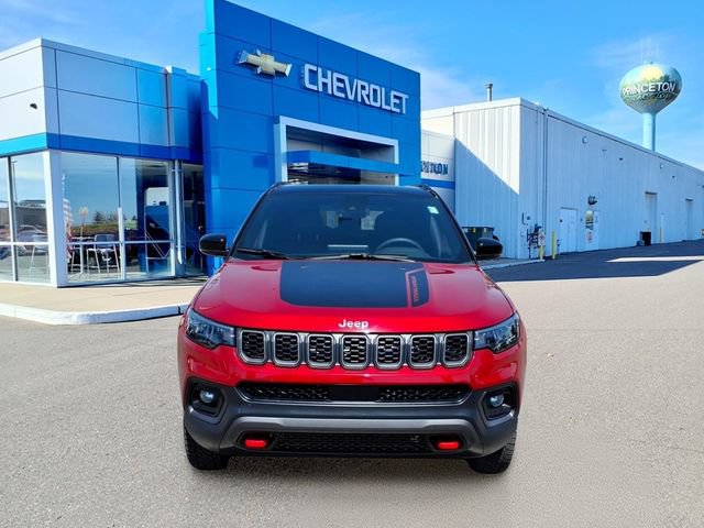 Used 2025 Jeep Compass Trailhawk AWD/4WD image 9