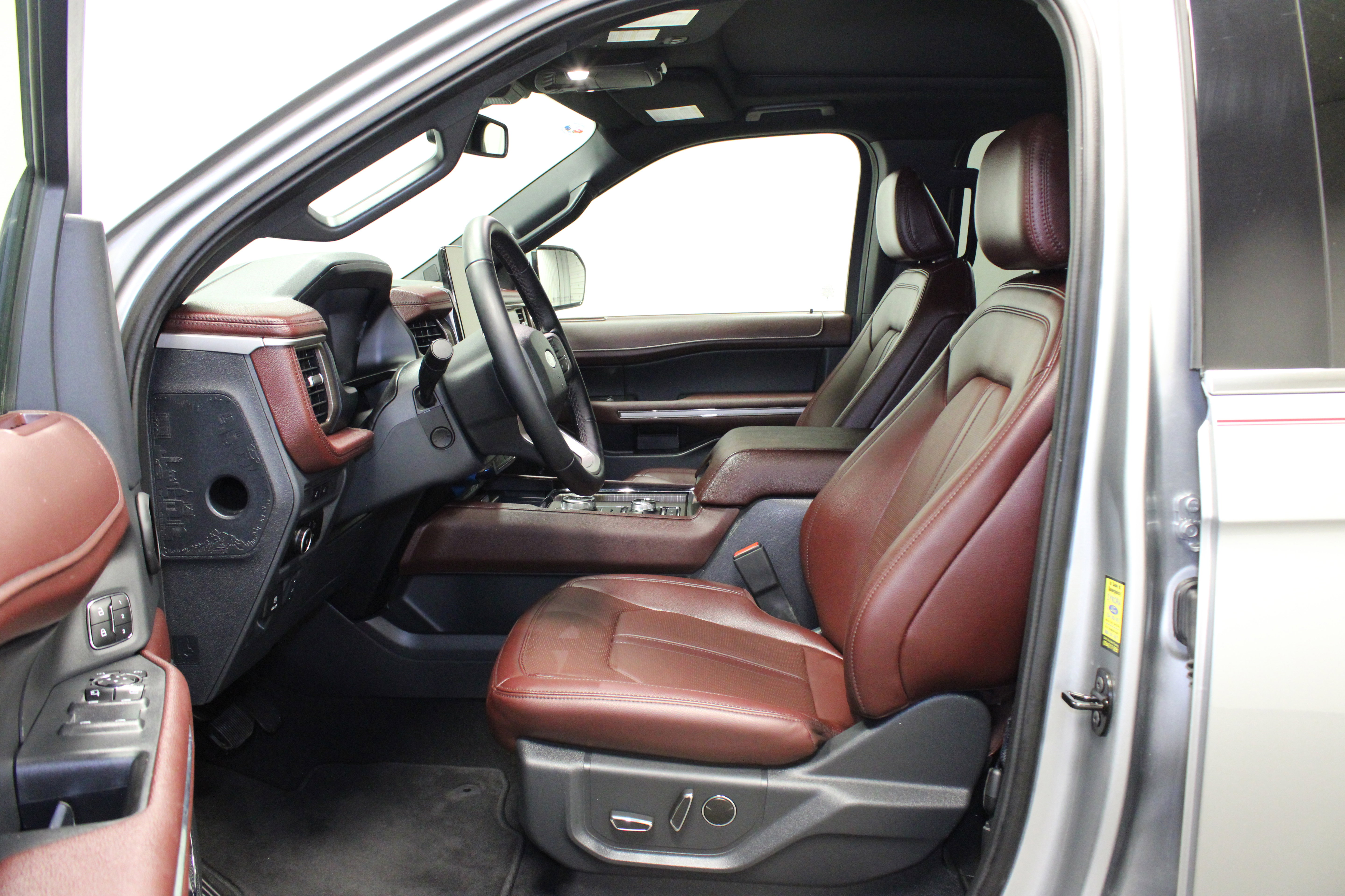 Used 2024 Ford Expedition Limited AWD/4WD image 18