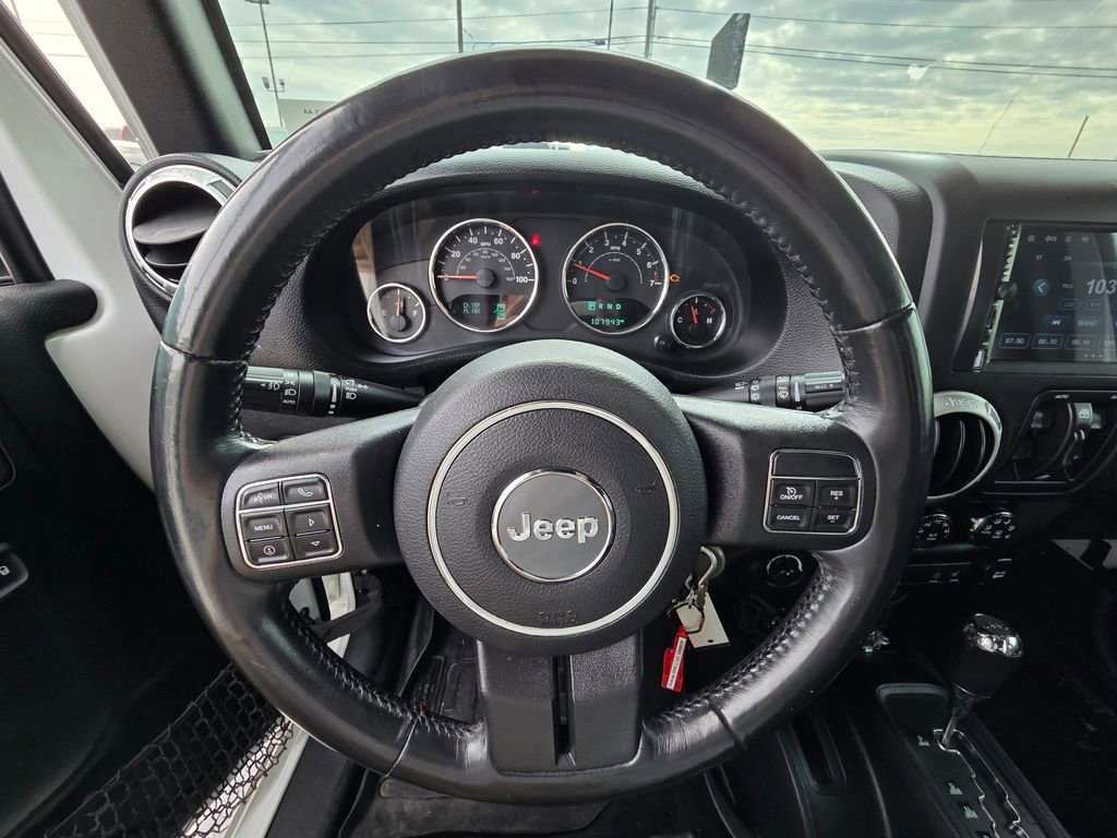 Used 2017 Jeep Wrangler Unlimited Sahara w/ Connectivity Group image 14