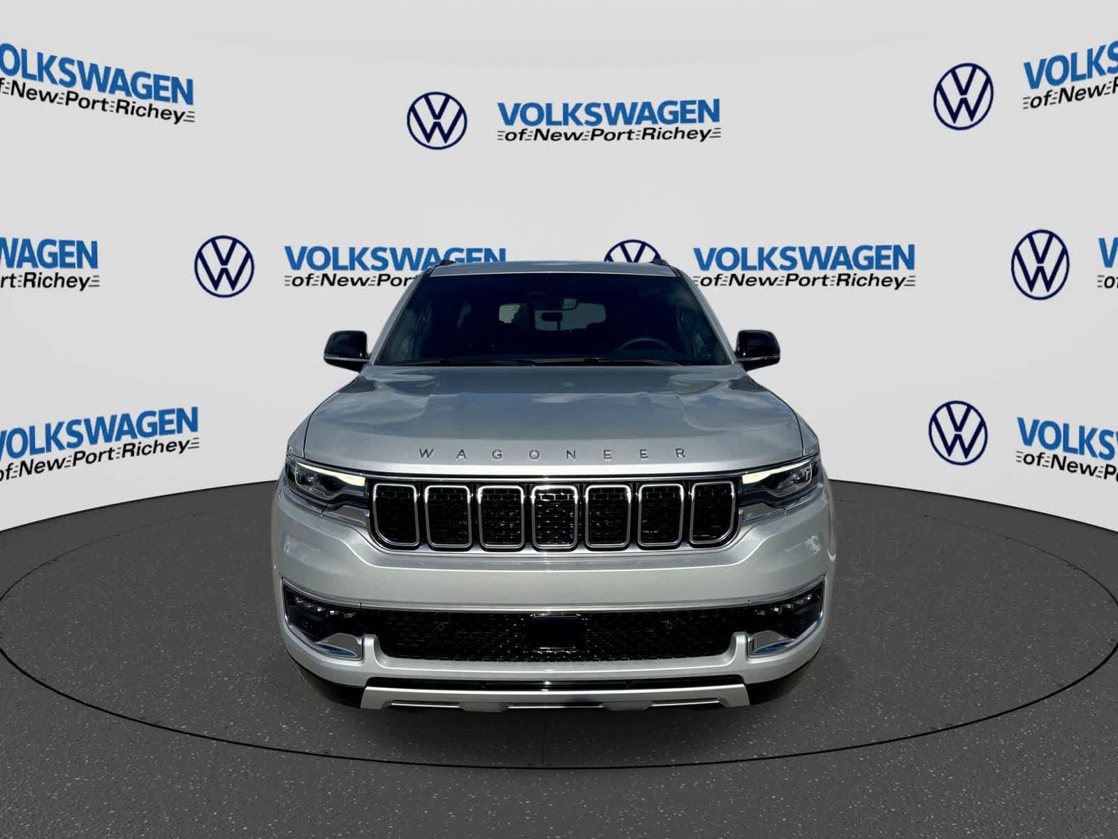 Used 2025 Jeep Wagoneer L Series II AWD/4WD image 17