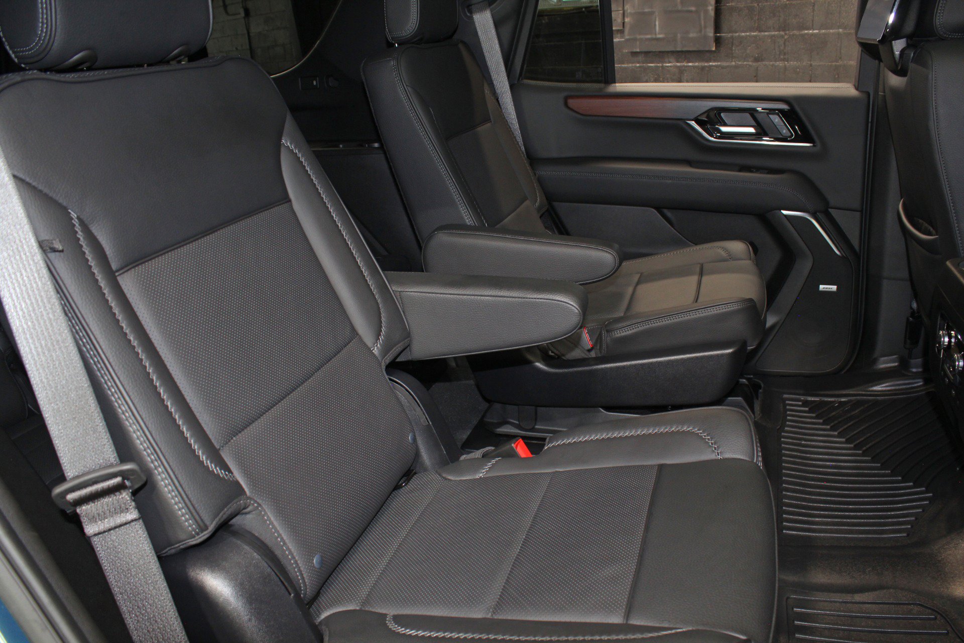 Used 2025 GMC Yukon Denali w/ Denali Reserve Package AWD/4WD image 56