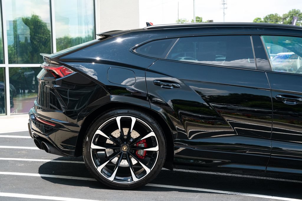 Used 2021 Lamborghini Urus AWD/4WD image 11