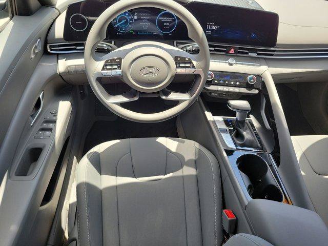 Used 2024 Hyundai Elantra Blue FWD image 17