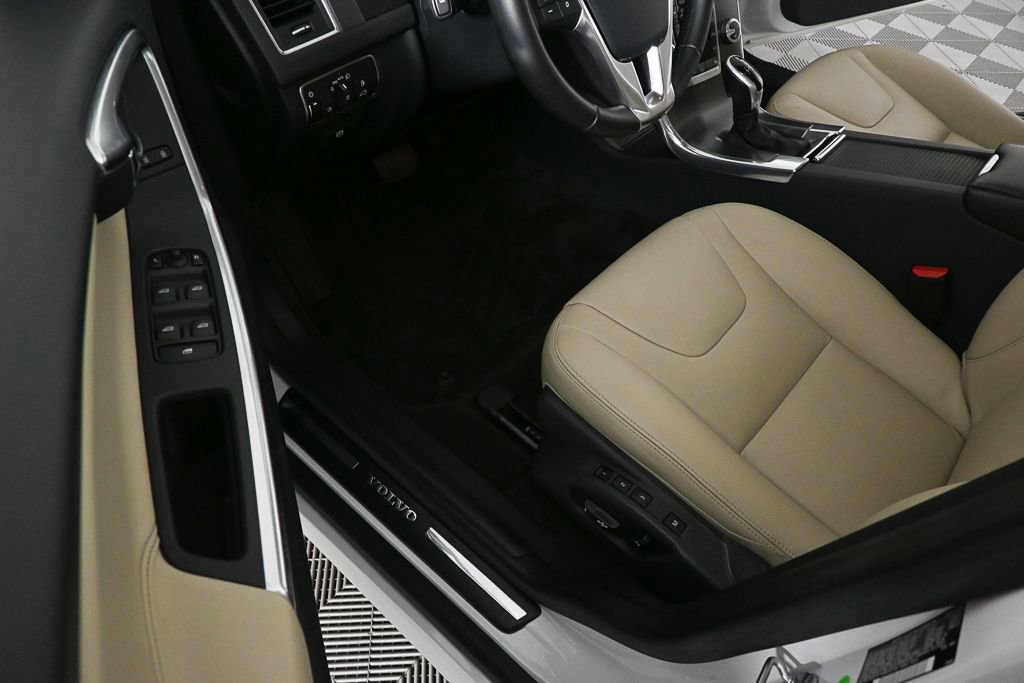 Used 2016 Volvo XC60 T5 Premier w/ Proximity Package FWD image 7