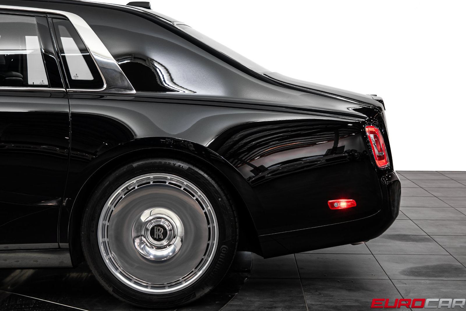 Used 2022 Rolls-Royce Phantom Sedan RWD image 17