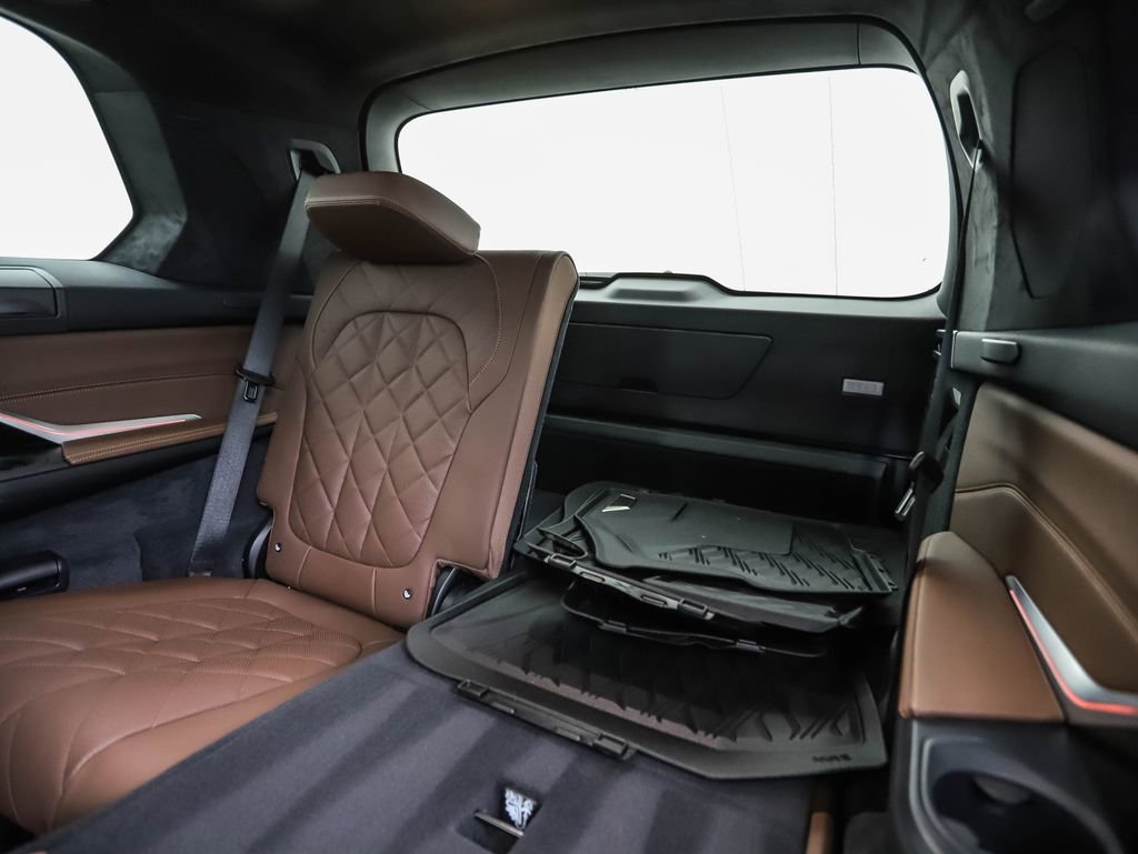 Used 2023 BMW X7 xDrive40i w/ M Sport Package image 24