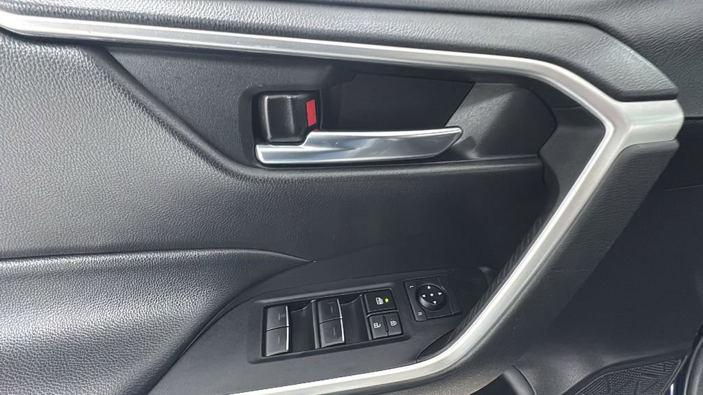 Used 2022 Toyota RAV4 XLE image 19