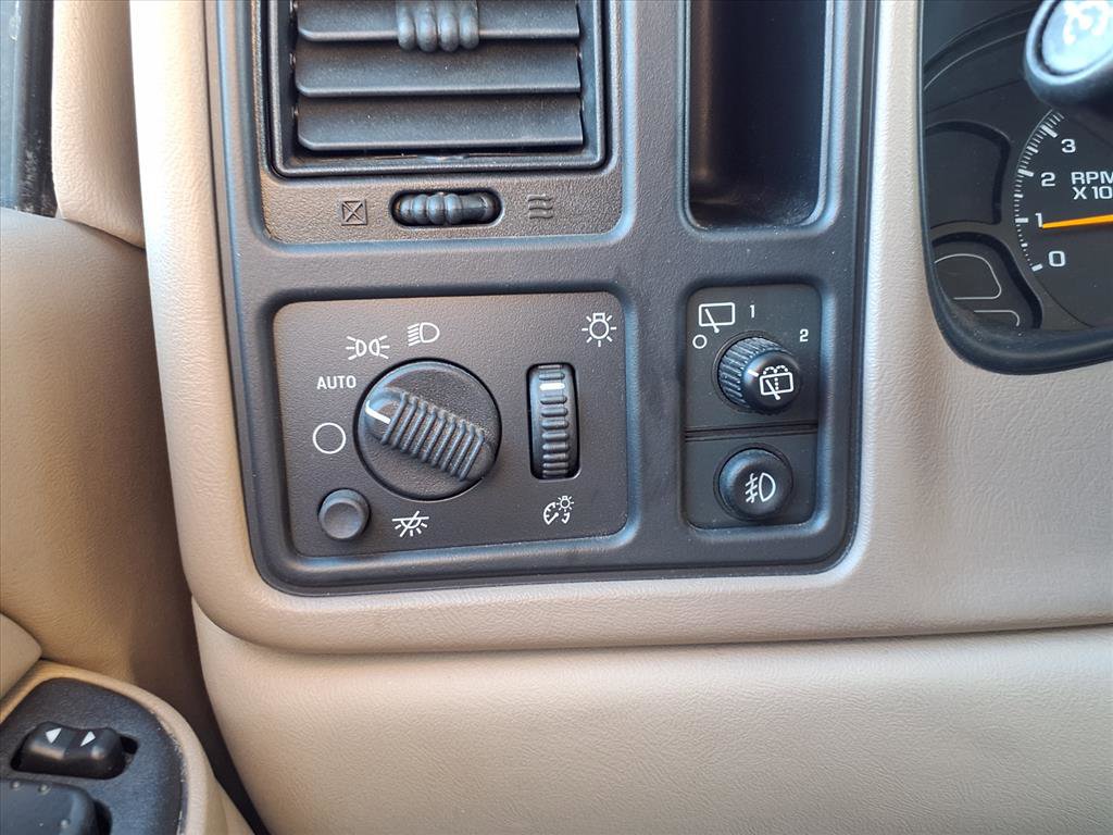 Used 2004 Chevrolet Suburban LS w/ Preferred Equipment Group image 8