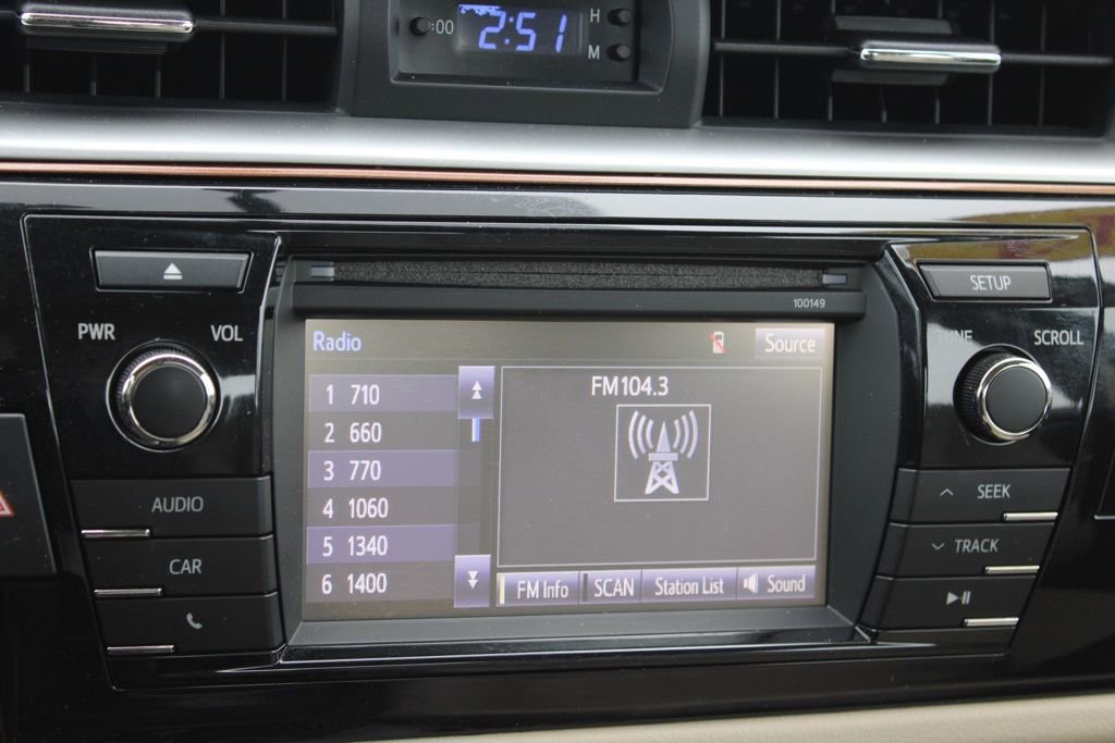 Used 2014 Toyota Corolla LE image 33