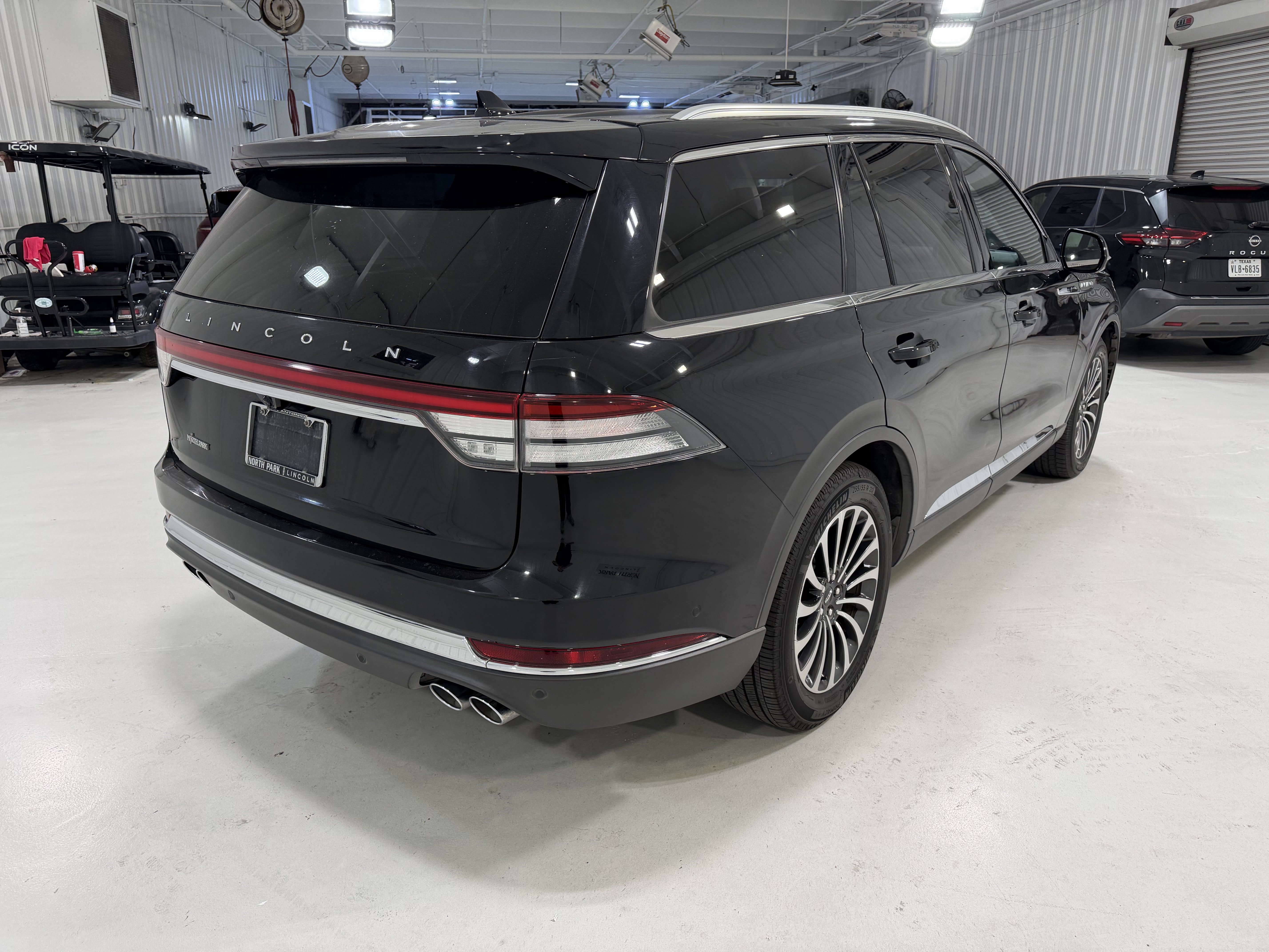Used 2022 Lincoln Aviator Reserve w/ Equipment Group 201A RWD image 5
