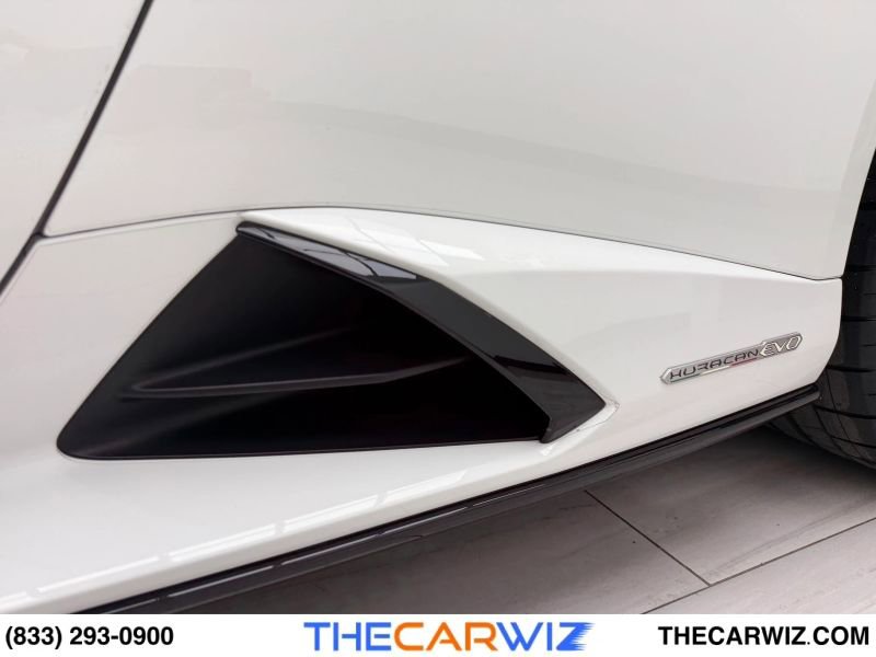 Used 2020 Lamborghini Huracan EVO image 16
