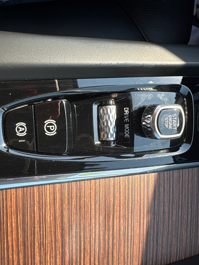 Used 2021 Volvo XC60 T6 Momentum image 22