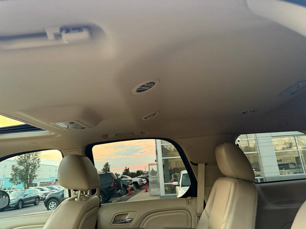 Used 2012 Cadillac Escalade Luxury image 28