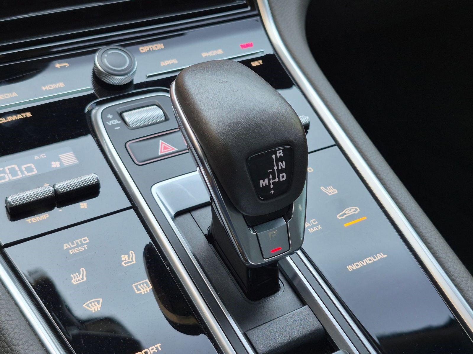 Certified 2023 Porsche Panamera Platinum Edition RWD image 19
