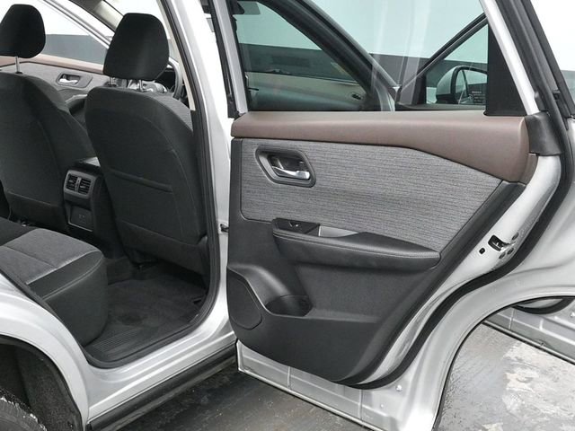 Used 2023 Nissan Rogue SV image 12