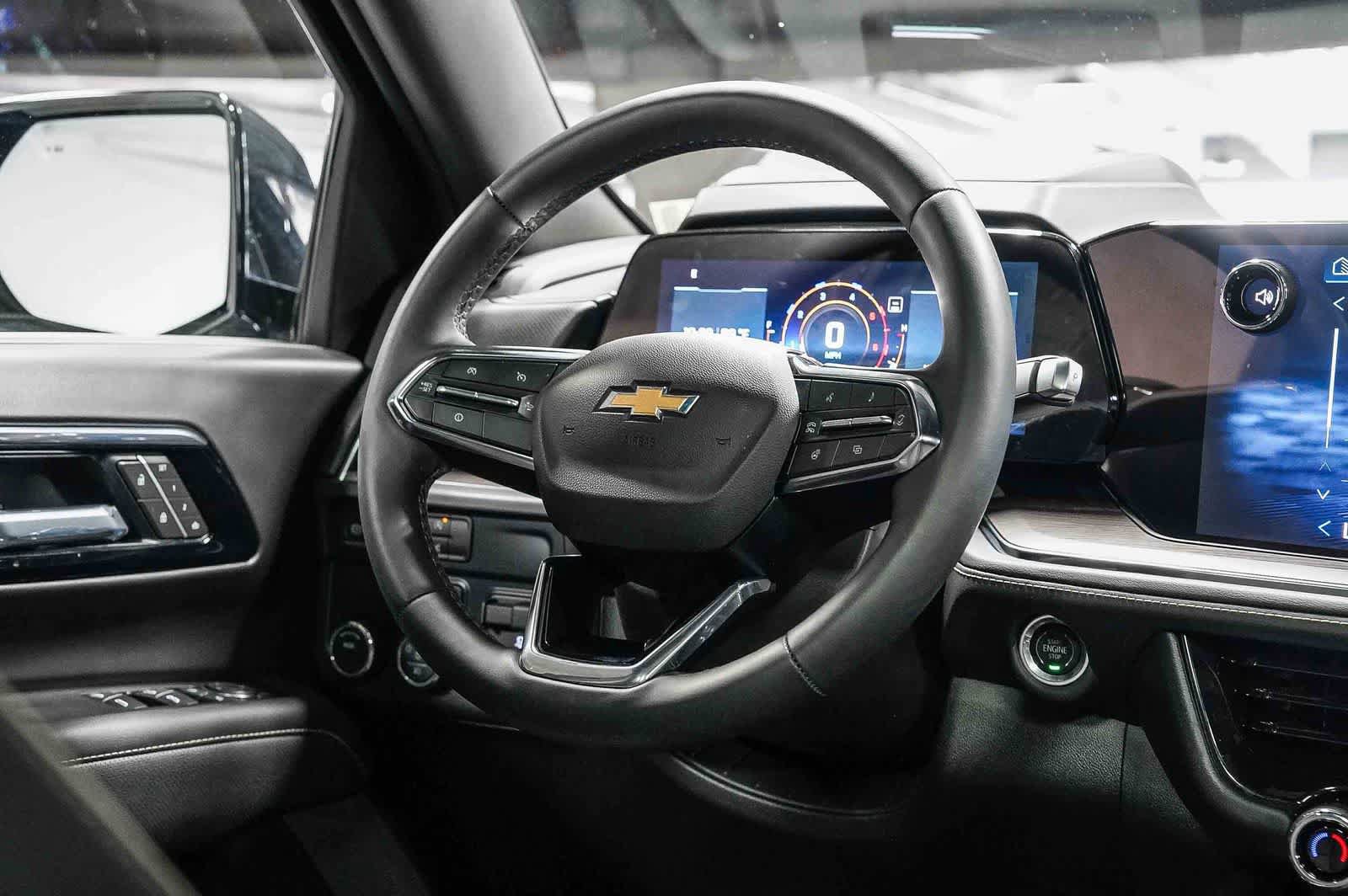 Used 2025 Chevrolet Suburban Premier RWD image 12