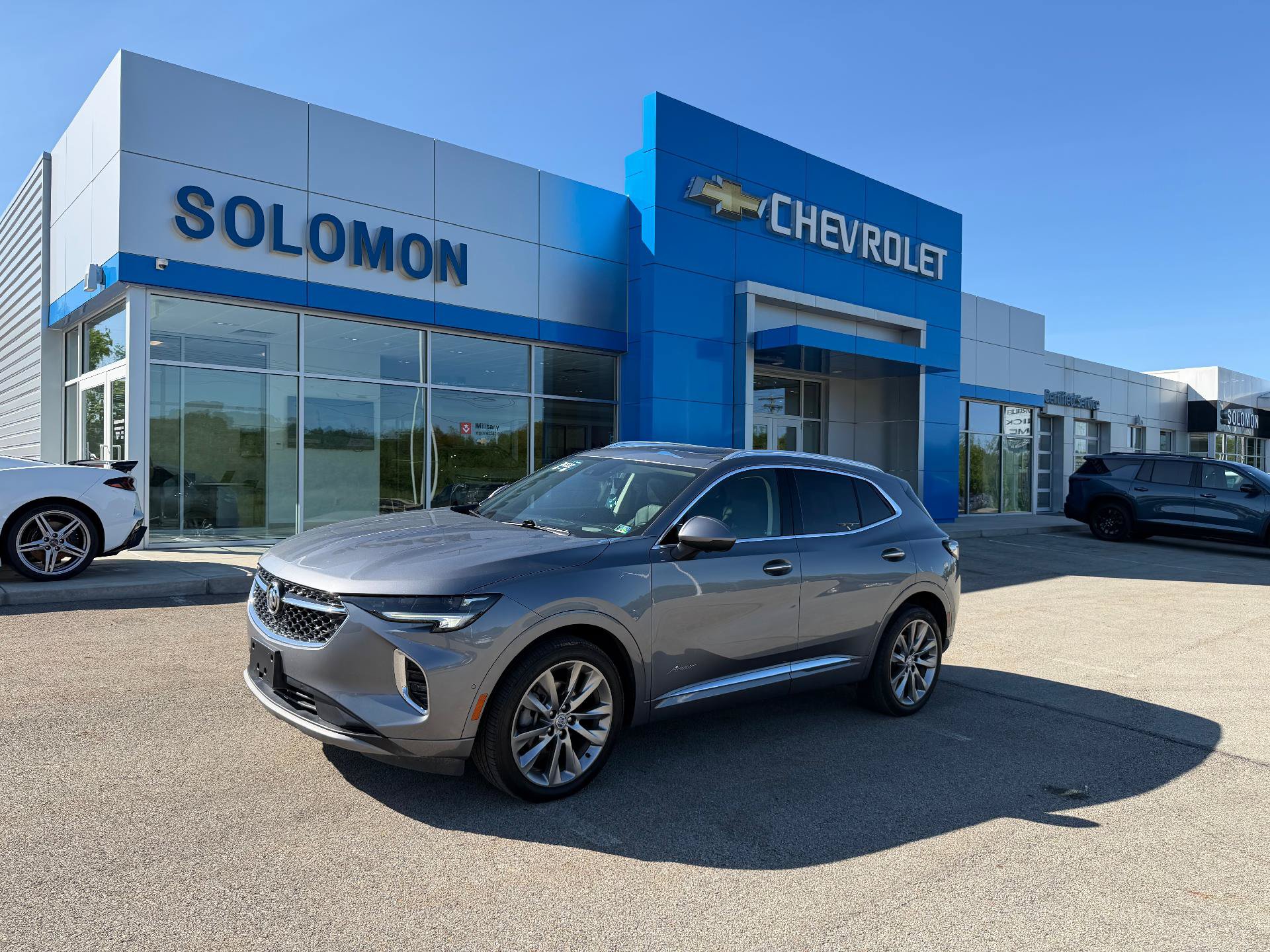 Certified 2022 Buick Envision Avenir w/ Technology Package II AWD/4WD image 2