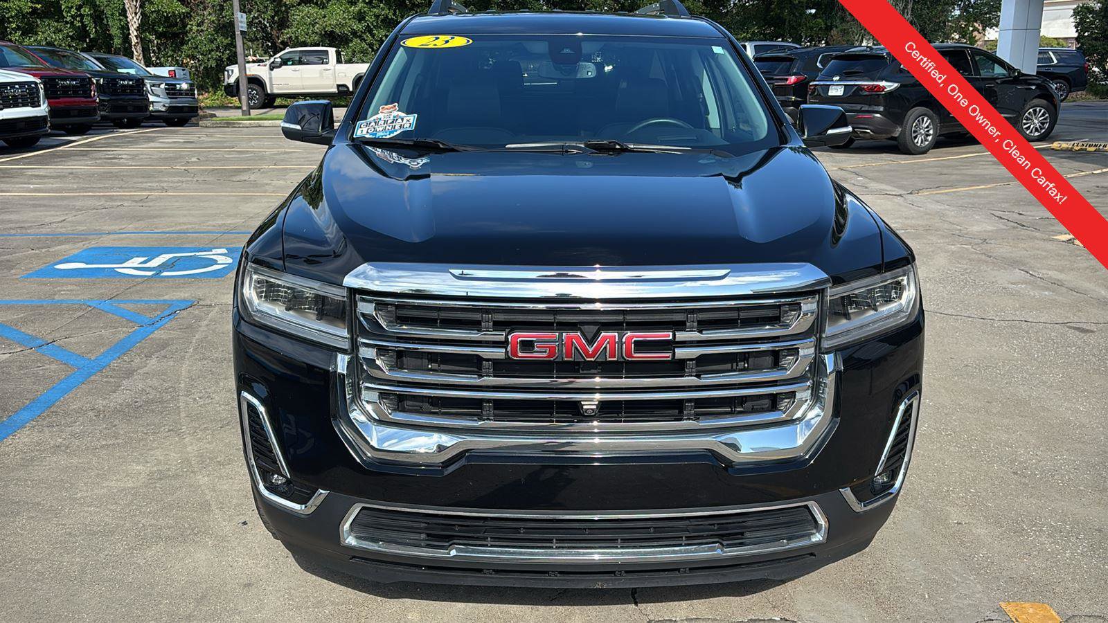 Certified 2023 GMC Acadia SLT w/ Technology Package FWD image 2