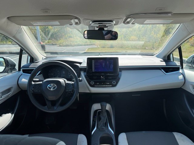 Used 2025 Toyota Corolla LE FWD image 17