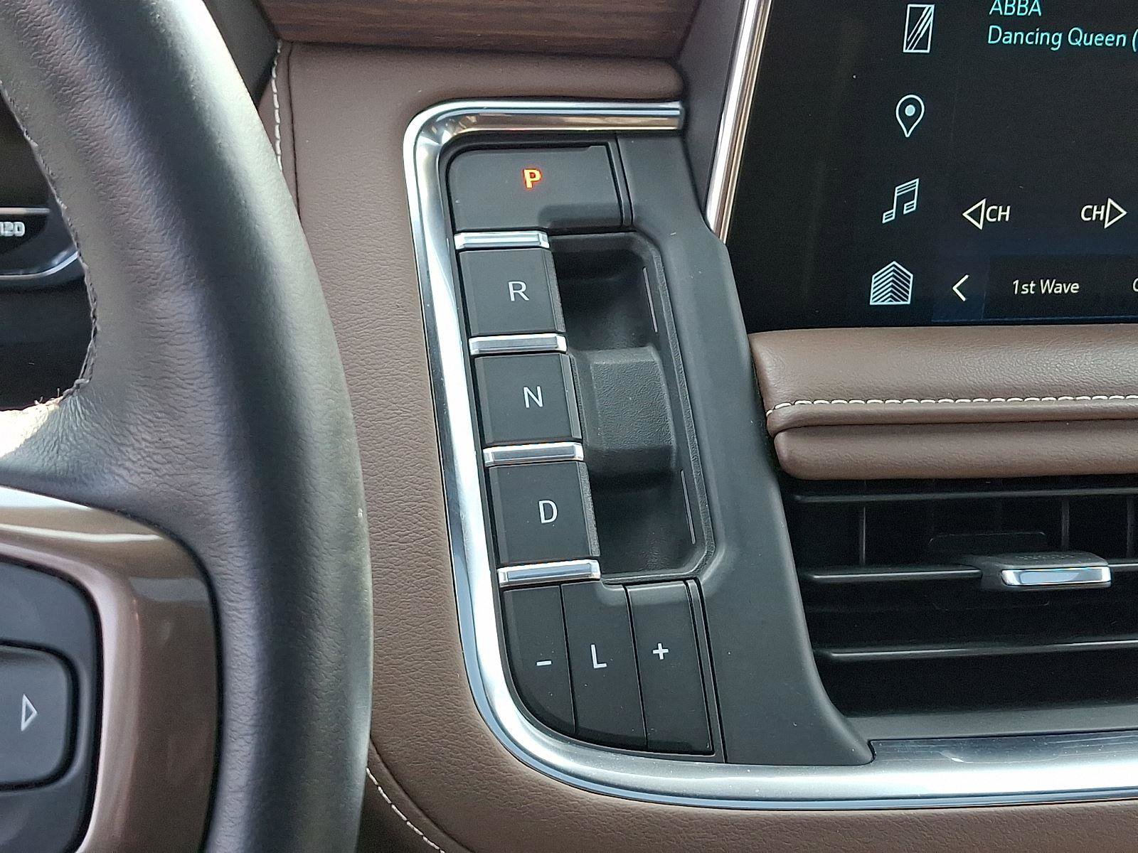 Used 2024 Chevrolet Suburban High Country w/ Advanced Technology Package AWD/4WD image 17