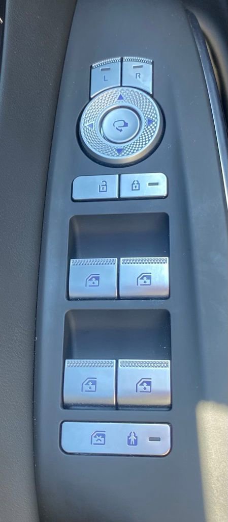 Certified 2025 Genesis GV70 3.5T Sport w/ Sport Prestige Package image 29