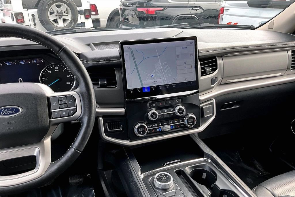 Used 2024 Ford Expedition XLT image 12