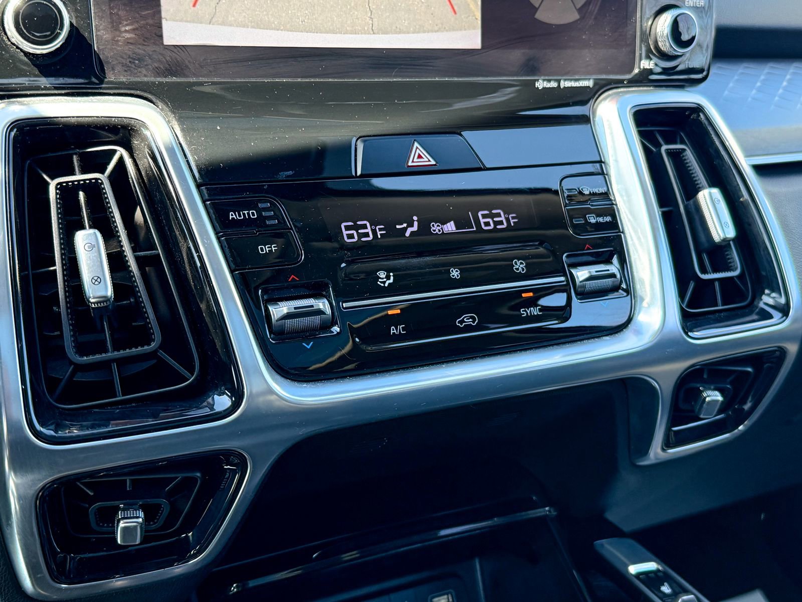 Certified 2023 Kia Sorento SX image 24