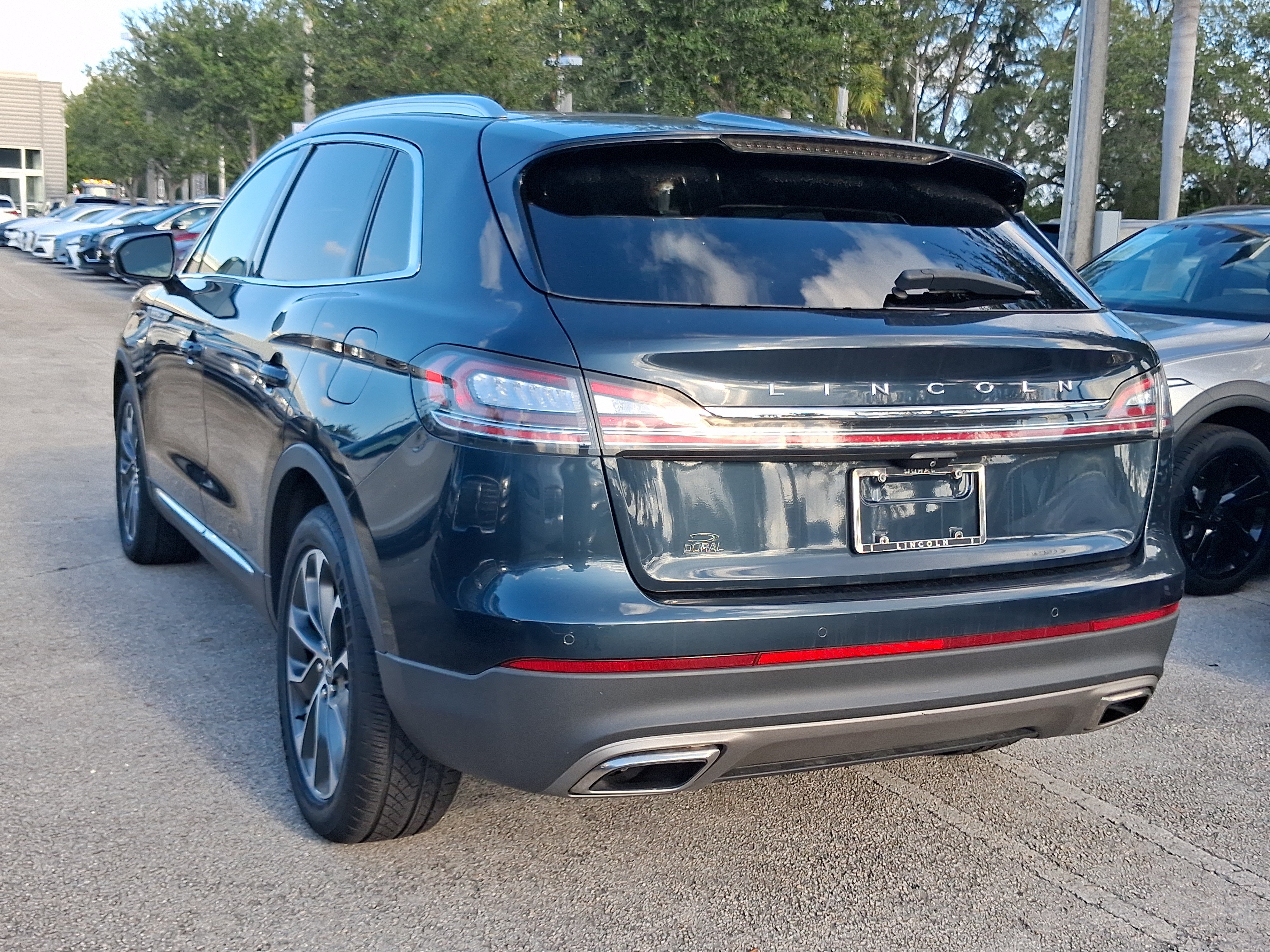 Certified 2023 Lincoln Nautilus Reserve FWD image 3