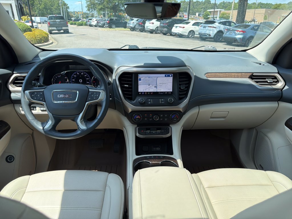 Used 2021 GMC Acadia Denali w/ Denali Technology Package FWD image 2