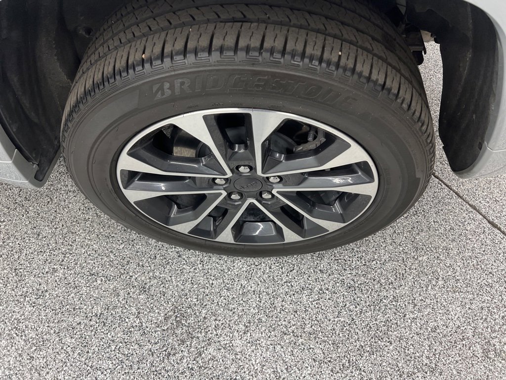 Used 2023 Jeep Grand Cherokee Overland w/ Advanced Protech Group III image 8