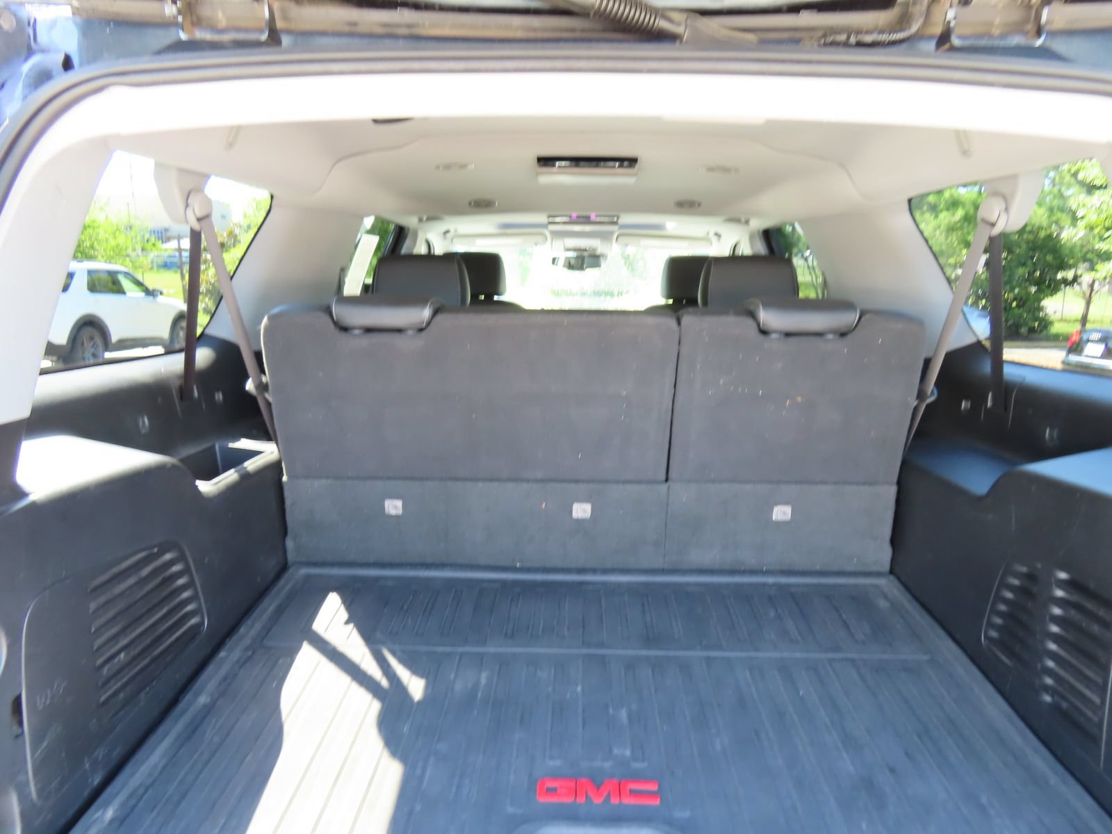Used 2020 GMC Yukon XL SLT w/ Premium Edition AWD/4WD image 44