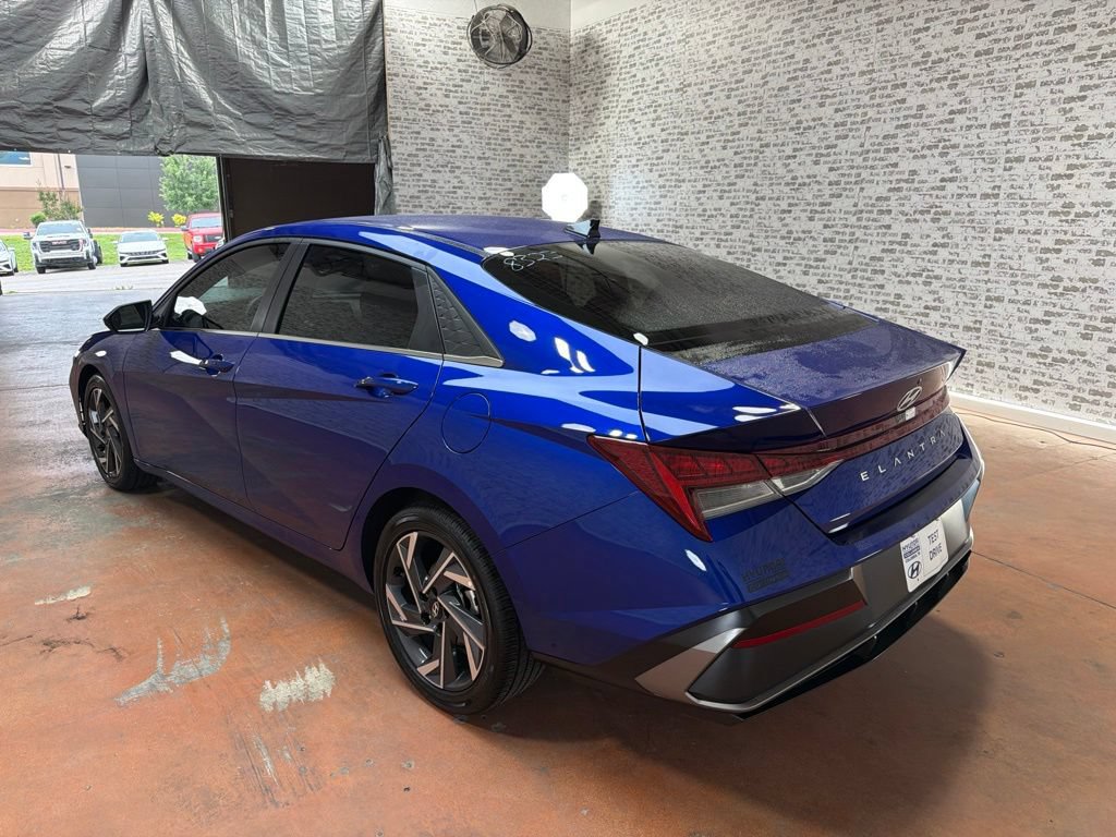 Used 2025 Hyundai Elantra SEL FWD image 5