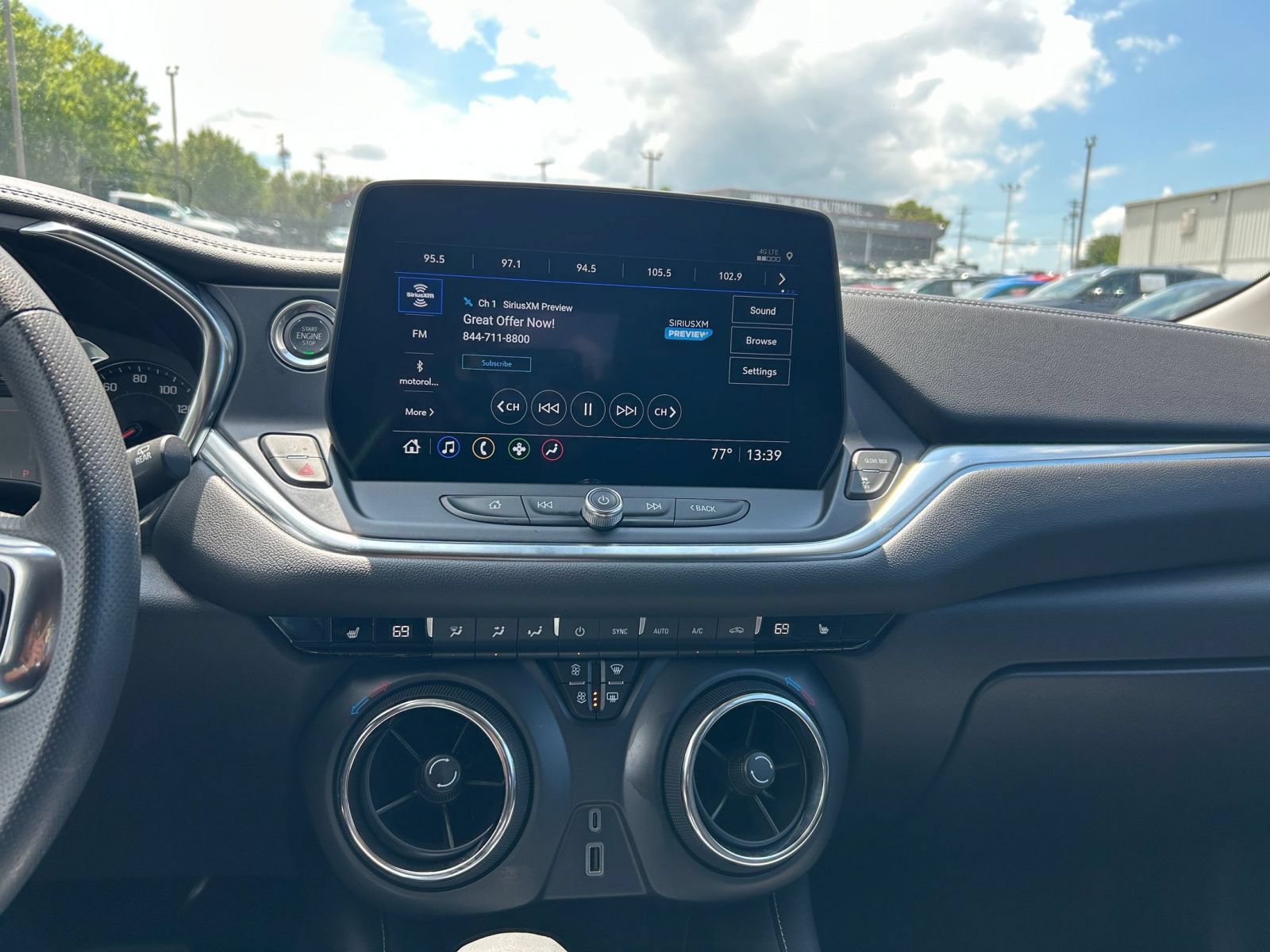 Used 2025 Chevrolet Blazer LT FWD image 16