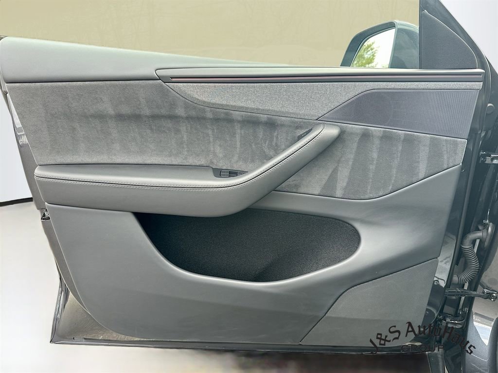 Used 2026 Tesla Model Y Long Range image 23