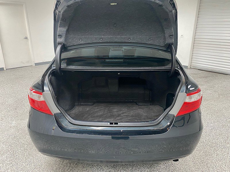 Used 2015 Toyota Camry LE image 14