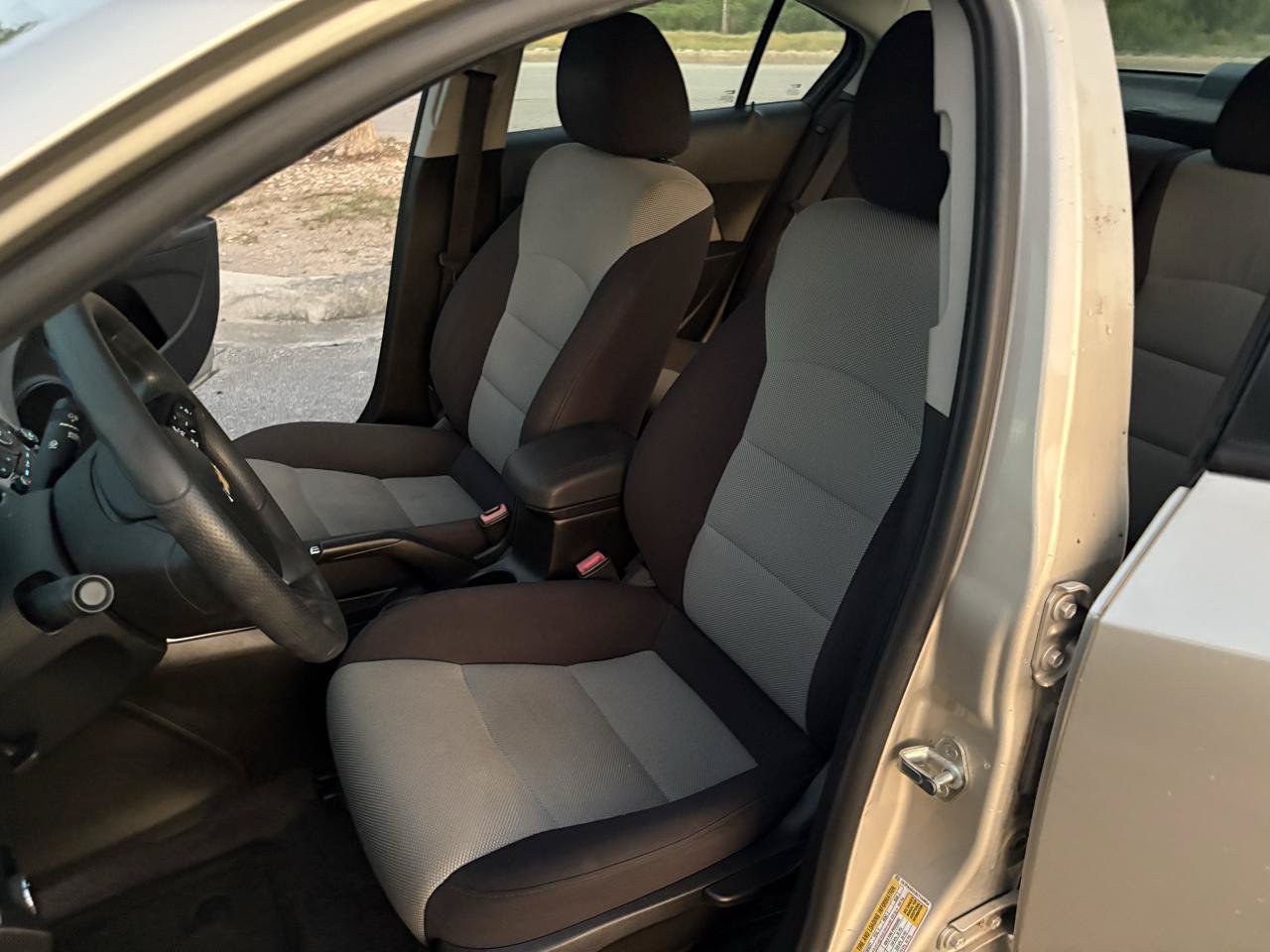 Used 2013 Chevrolet Cruze LS FWD image 14