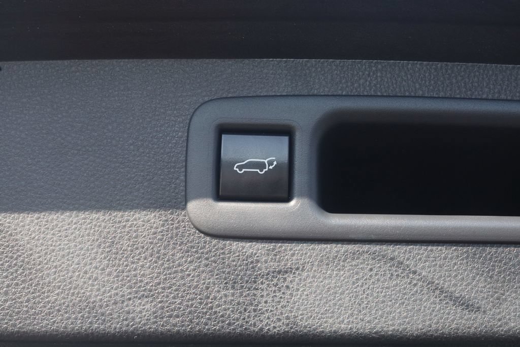 Used 2020 Toyota Highlander XLE AWD/4WD image 7