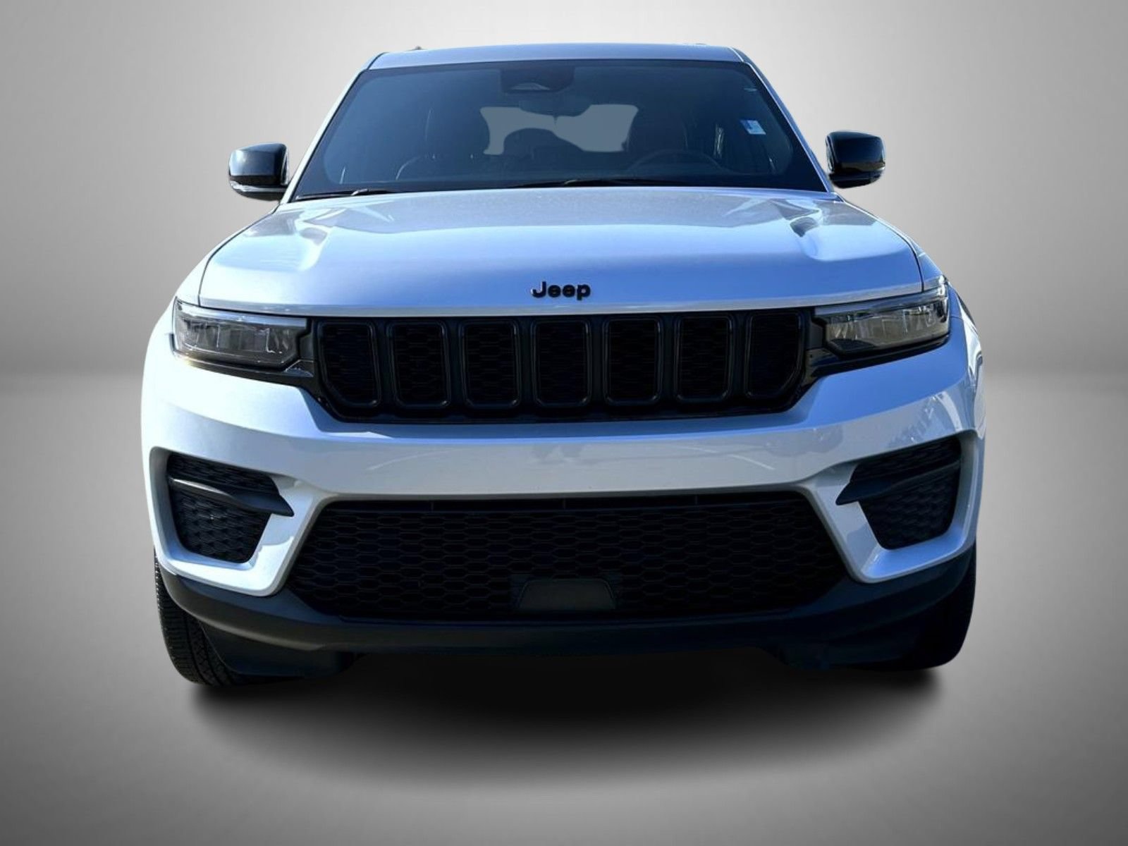 Used 2023 Jeep Grand Cherokee Altitude AWD/4WD image 2