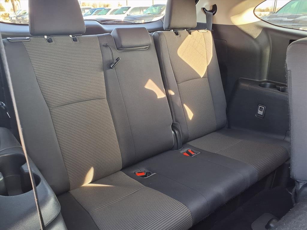 Used 2023 Toyota Highlander LE image 9