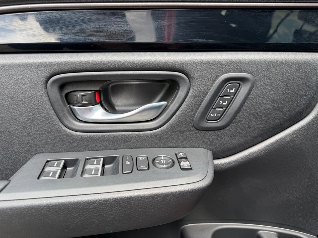 Used 2025 Honda Pilot TrailSport image 13