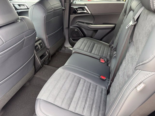 New 2026 Mitsubishi Outlander LE FWD image 17