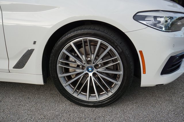 Used 2018 BMW 530e xDrive w/ Premium Package 2 image 10