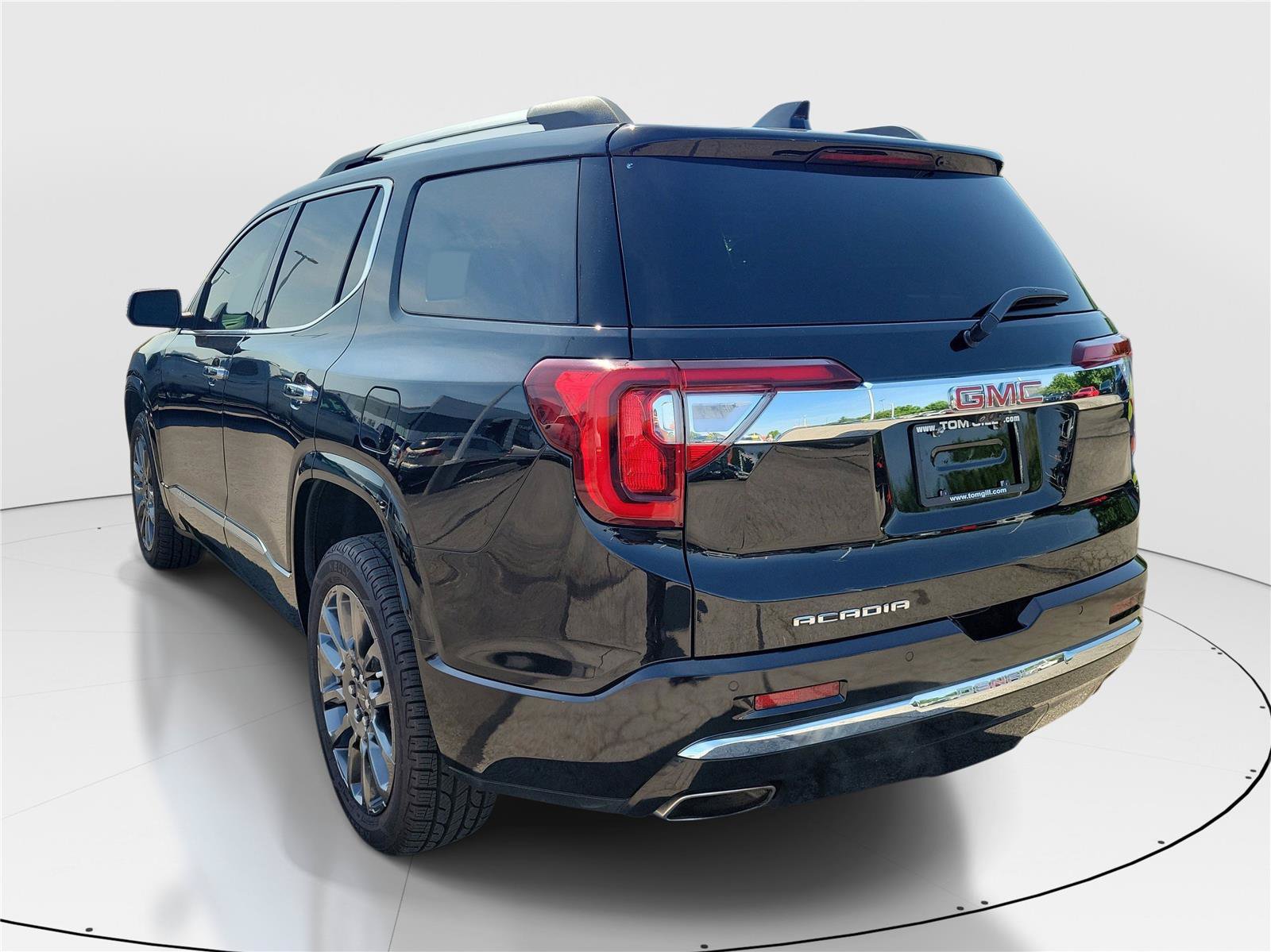 Used 2023 GMC Acadia Denali w/ Black Diamond Edition FWD image 3