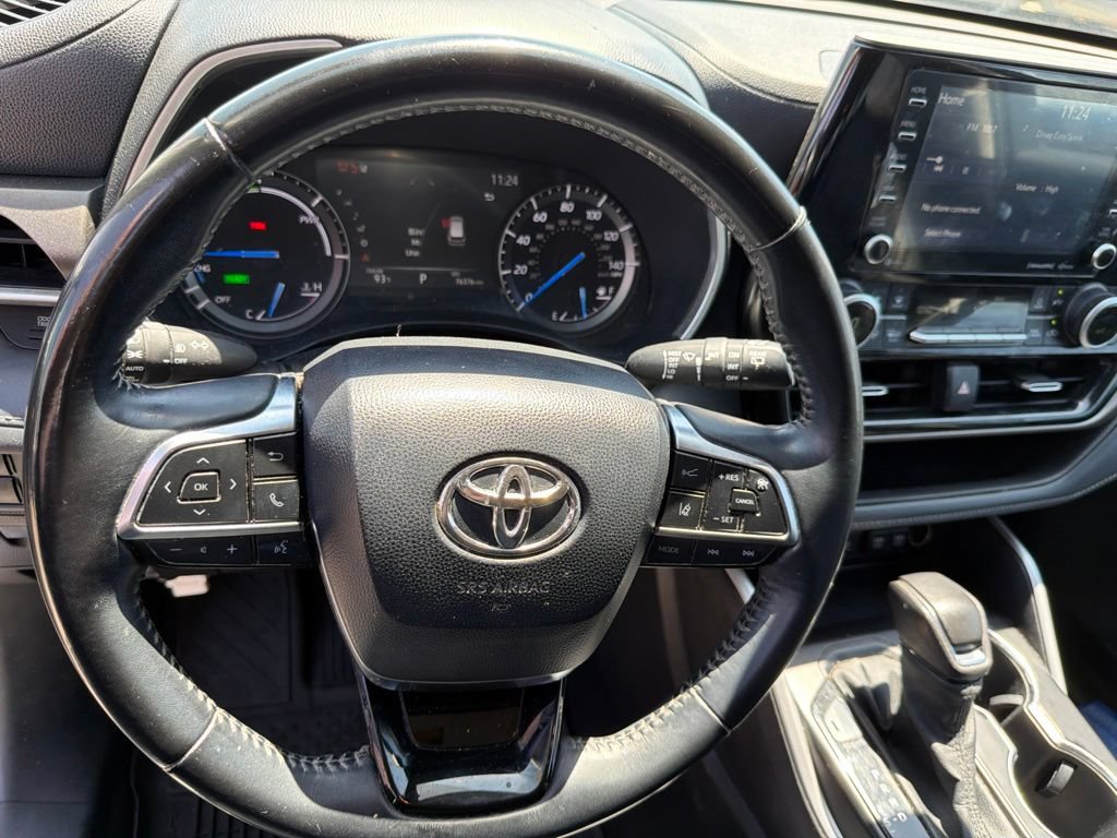 Used 2021 Toyota Highlander XLE AWD/4WD image 15