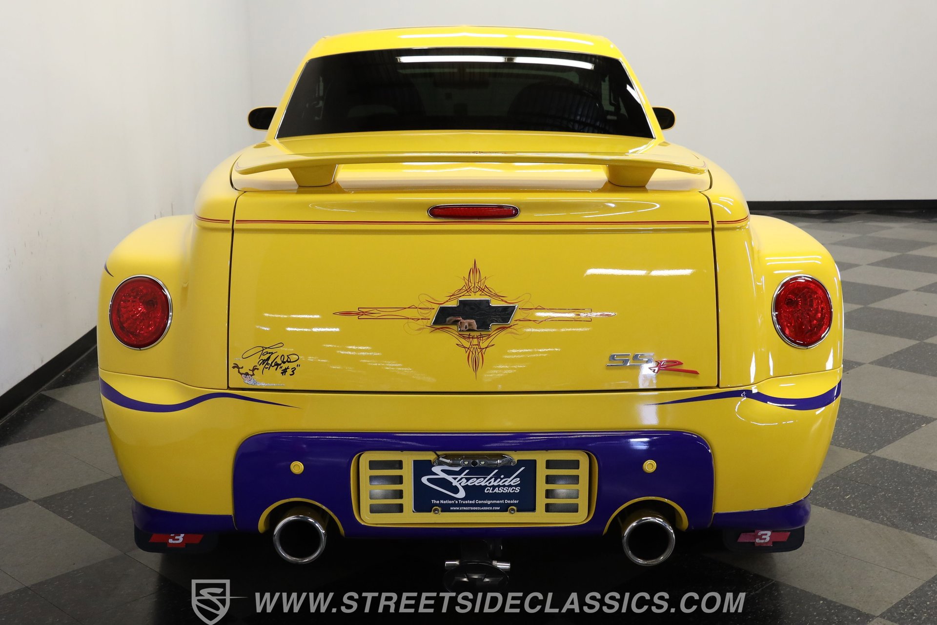 Used 2005 Chevrolet SSR w/ Preferred Equipment Group RWD image 8