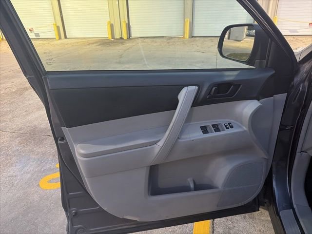 Used 2013 Toyota Highlander Plus image 9