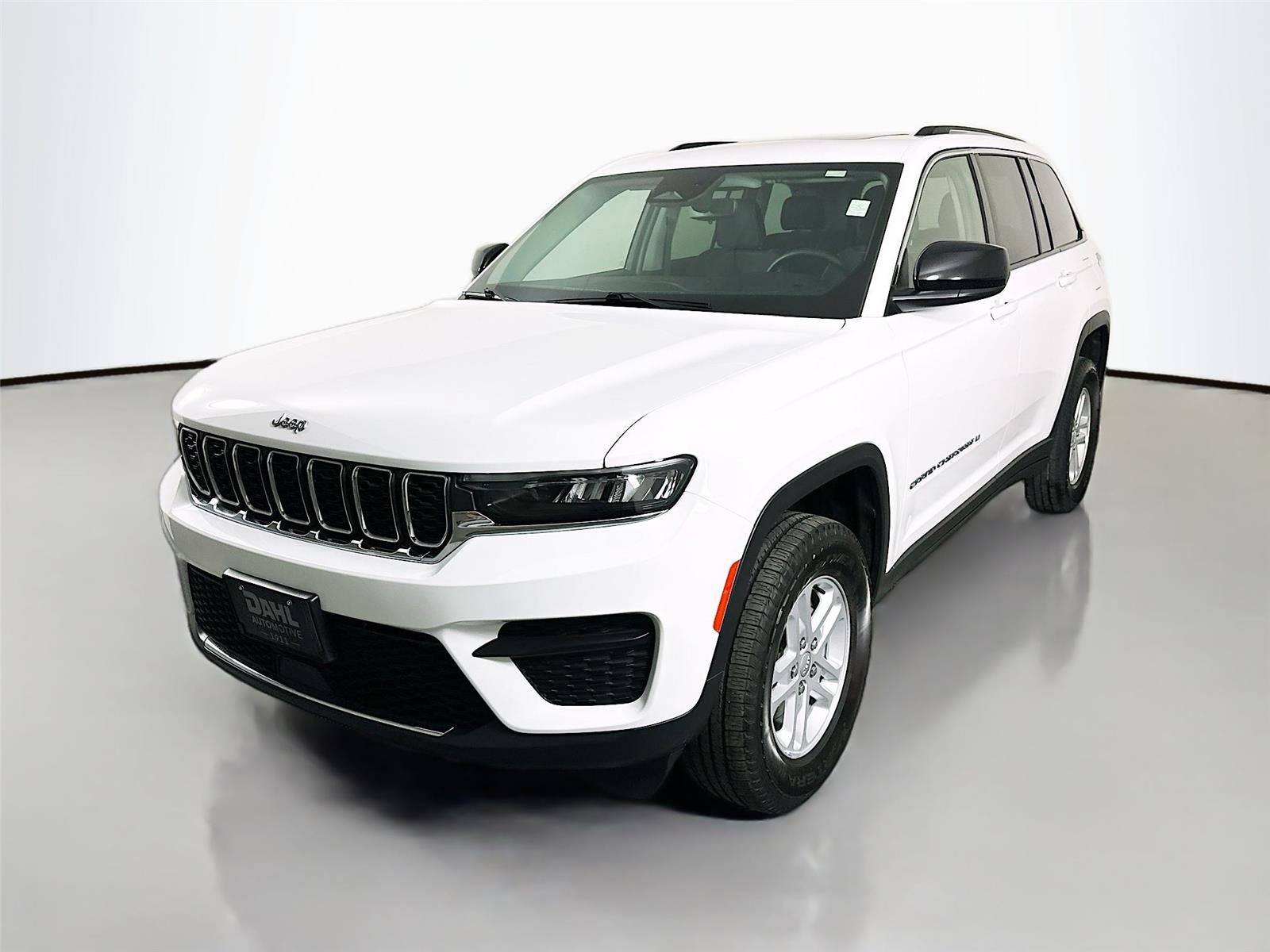 Used 2023 Jeep Grand Cherokee Laredo w/ Luxury Tech Group I image 4