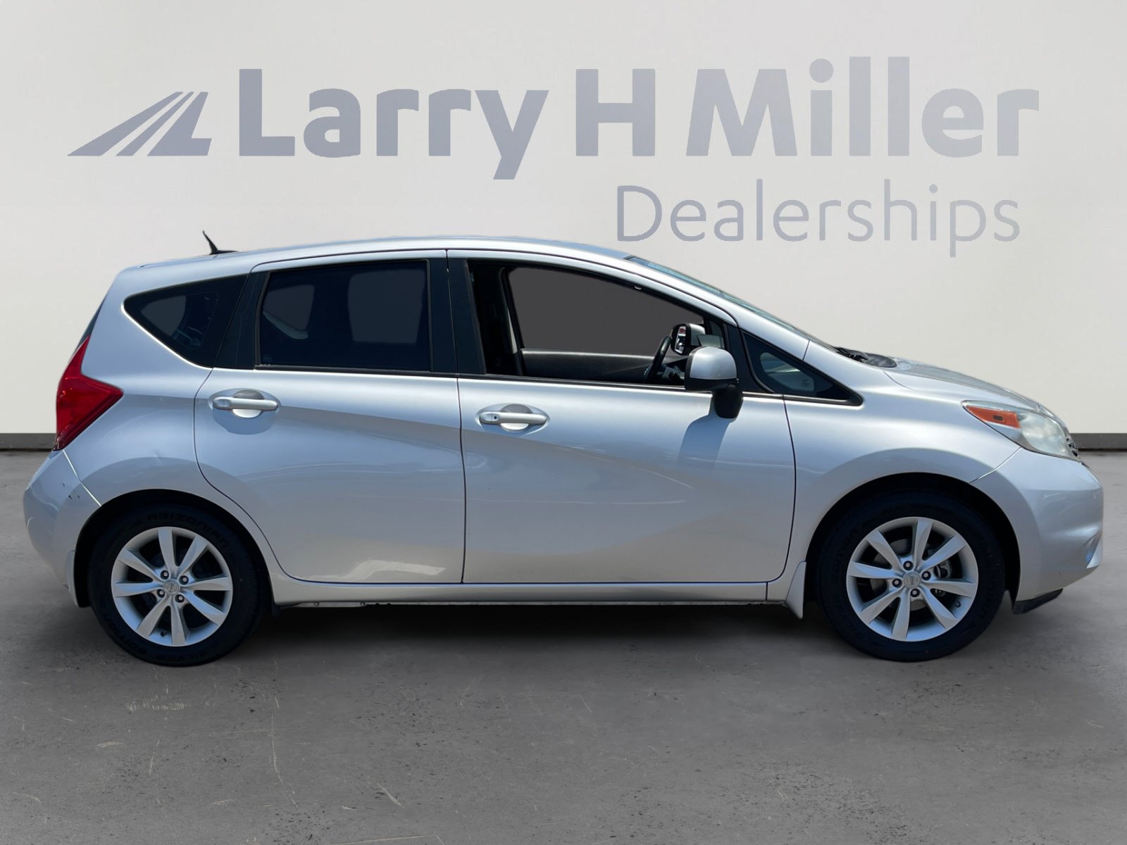 Used 2014 Nissan Versa Note SV w/ SL Package FWD image 6