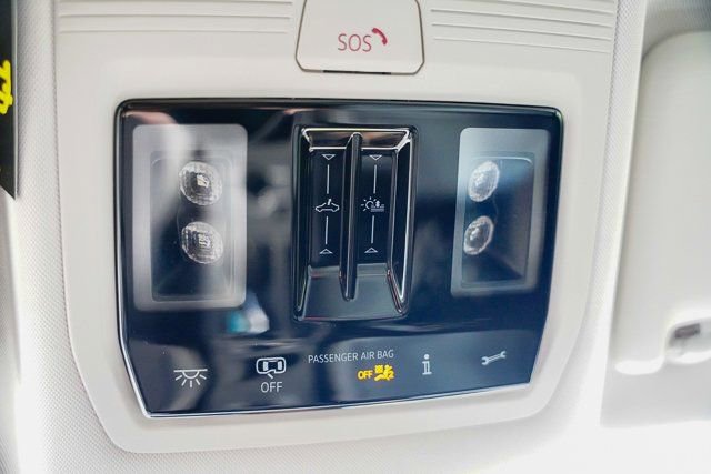Used 2025 Volkswagen Tiguan SE w/ Panoramic Sunroof Package image 20